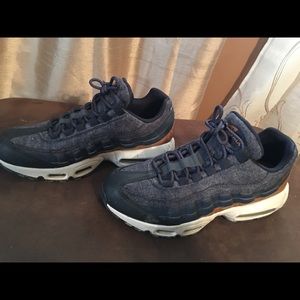 Nike air maxes 97